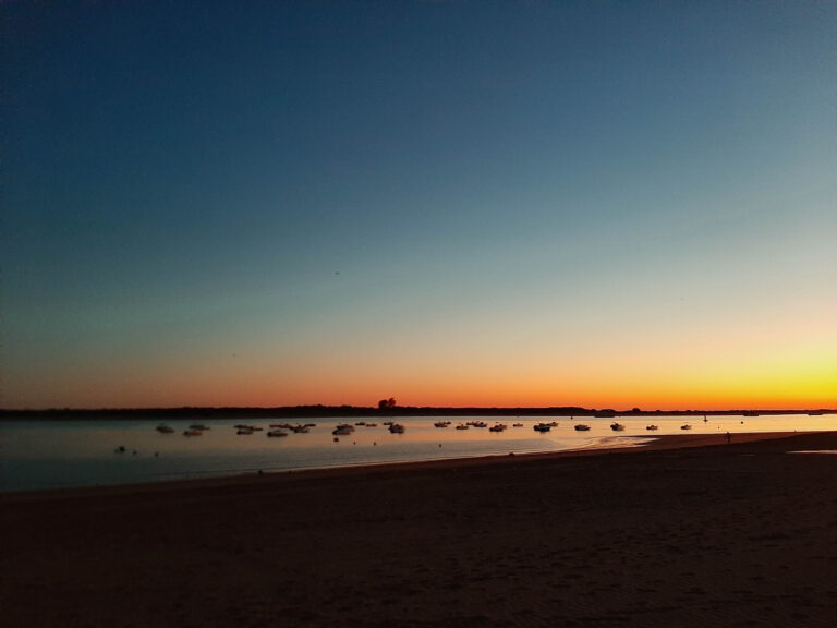 amanece en el rio